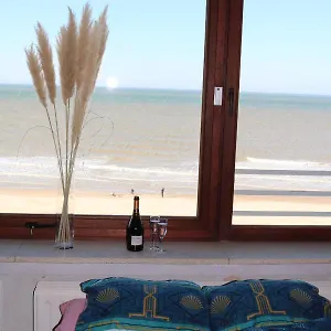 https://tarragona-zeedijk-middelkerke.ostend-hotel.net